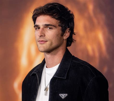 jacob elordi weight and height|Jacob Elordi Biography, Age, Wiki, Height, Weight,。